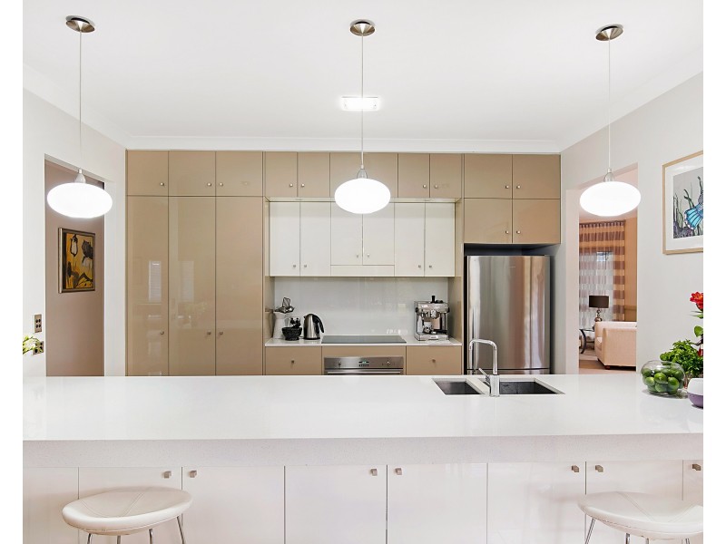 16 Glen Eagles Drive, Middle Ridge QLD 4350