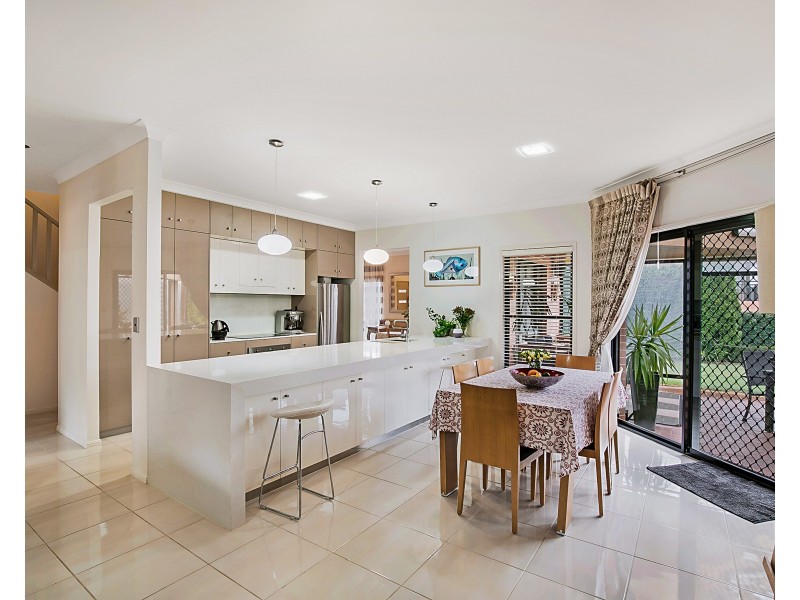 16 Glen Eagles Drive, Middle Ridge QLD 4350