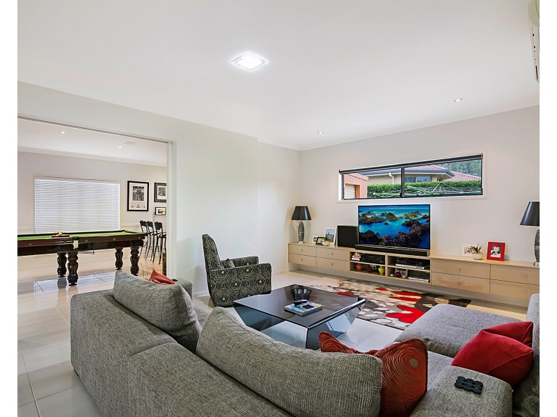 16 Glen Eagles Drive, Middle Ridge QLD 4350