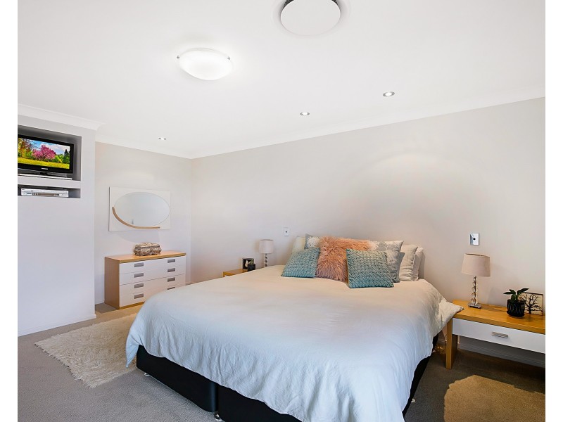 16 Glen Eagles Drive, Middle Ridge QLD 4350