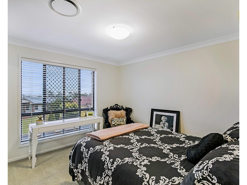 16 Glen Eagles Drive, Middle Ridge QLD 4350