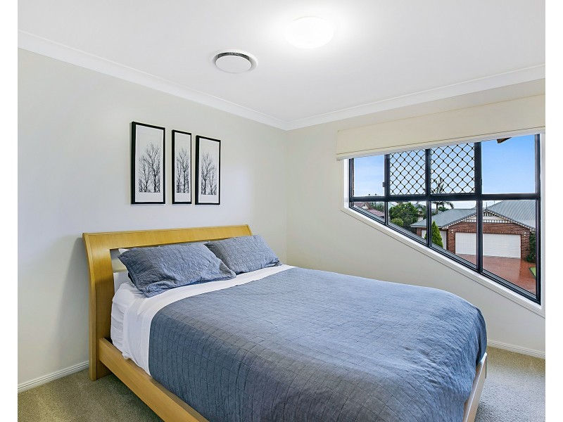 16 Glen Eagles Drive, Middle Ridge QLD 4350