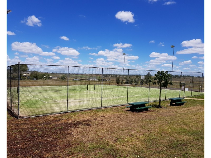 24 King Street, Kingsthorpe QLD 4400