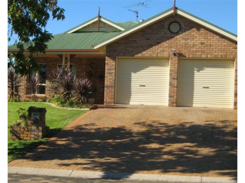 54 Bouganvillea Drive, Middle Ridge QLD 4350