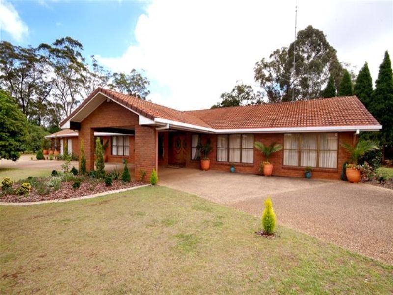 7 Golf Course Drive, Middle Ridge QLD 4350