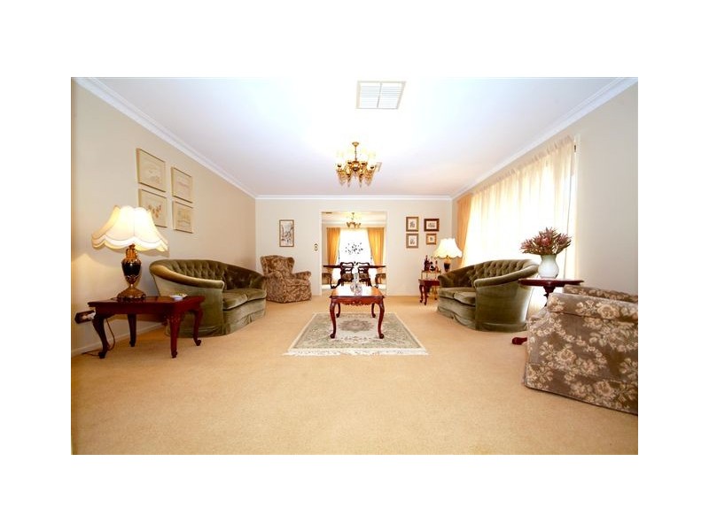 7 Golf Course Drive, Middle Ridge QLD 4350