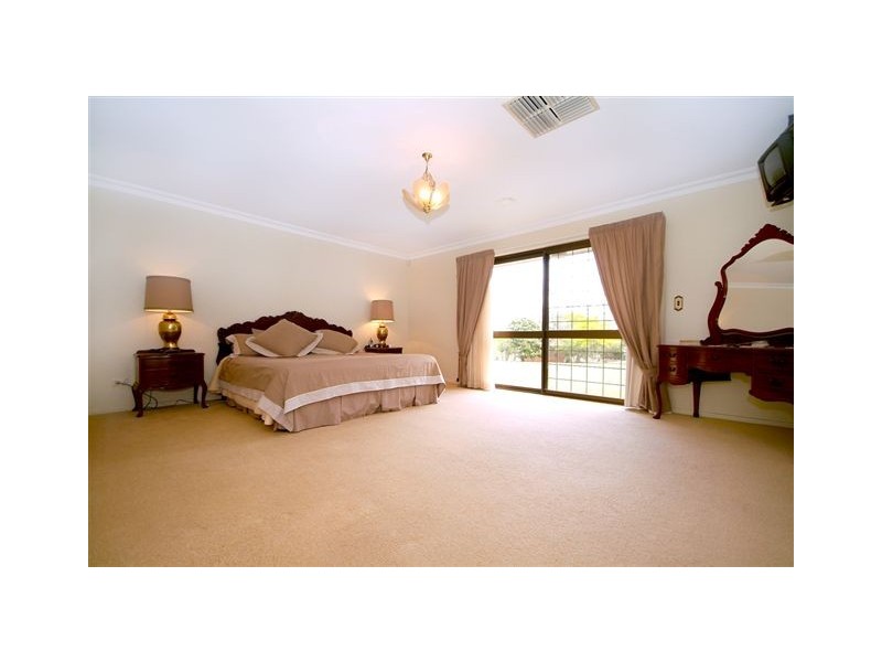 7 Golf Course Drive, Middle Ridge QLD 4350