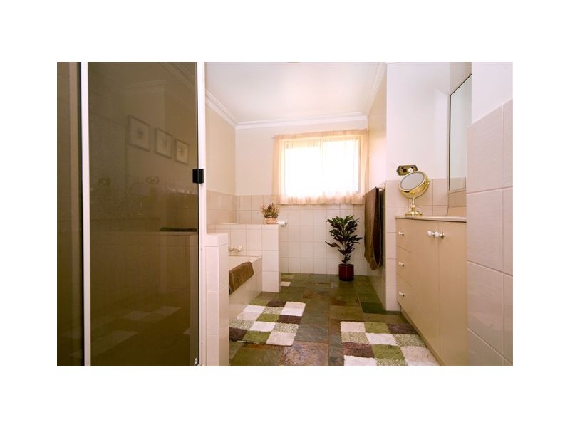 7 Golf Course Drive, Middle Ridge QLD 4350