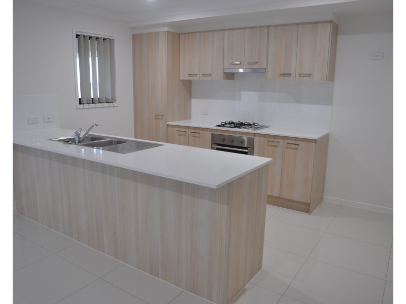 16 Mia Street, Wyreema QLD 4352