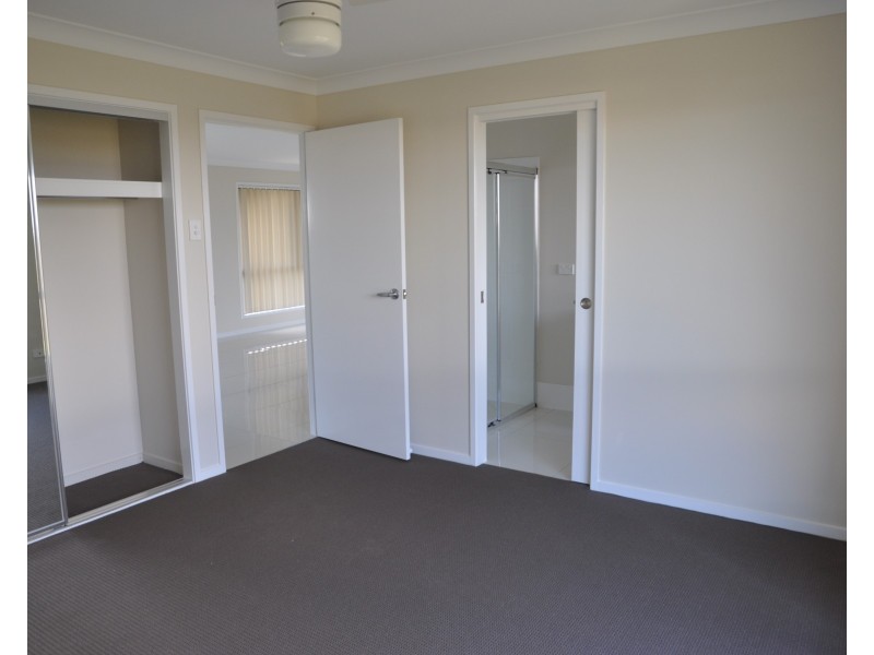 16 Mia Street, Wyreema QLD 4352