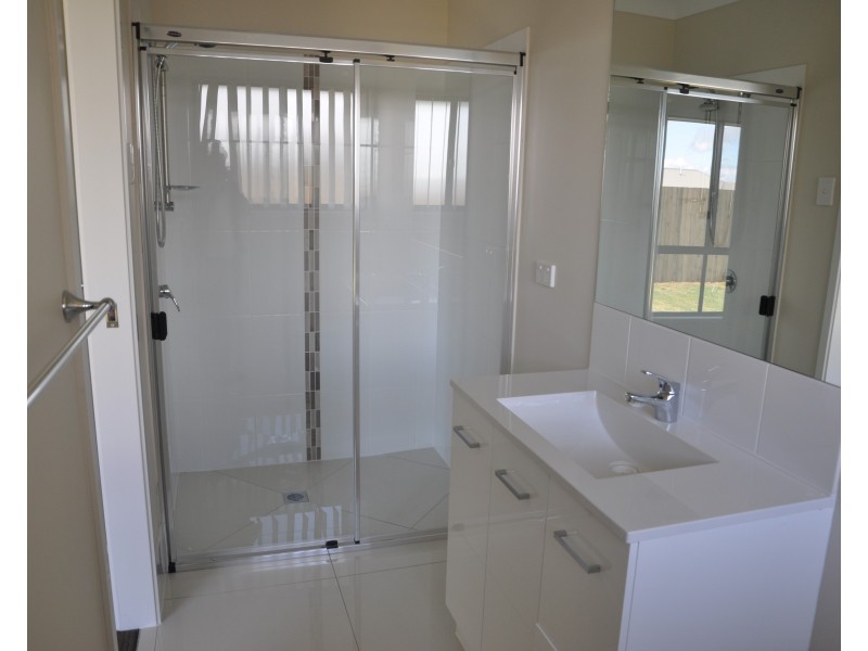 16 Mia Street, Wyreema QLD 4352