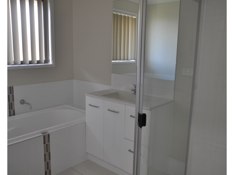 16 Mia Street, Wyreema QLD 4352