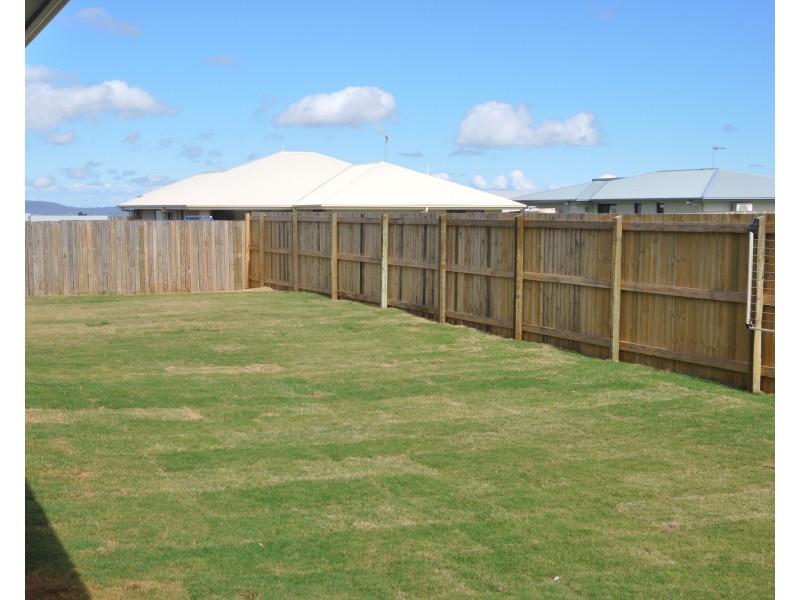 16 Mia Street, Wyreema QLD 4352