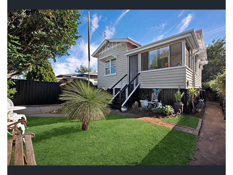 1 Kelfield Street, North Toowoomba QLD 4350