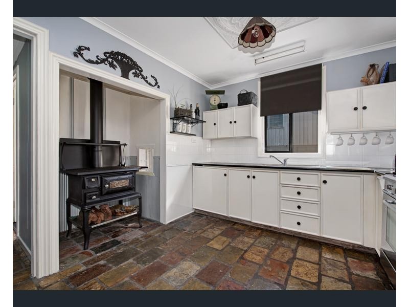 1 Kelfield Street, North Toowoomba QLD 4350