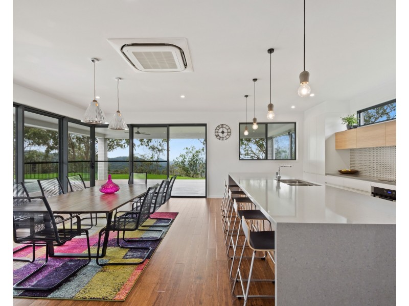 6 Oak Hill Place, Preston QLD 4352