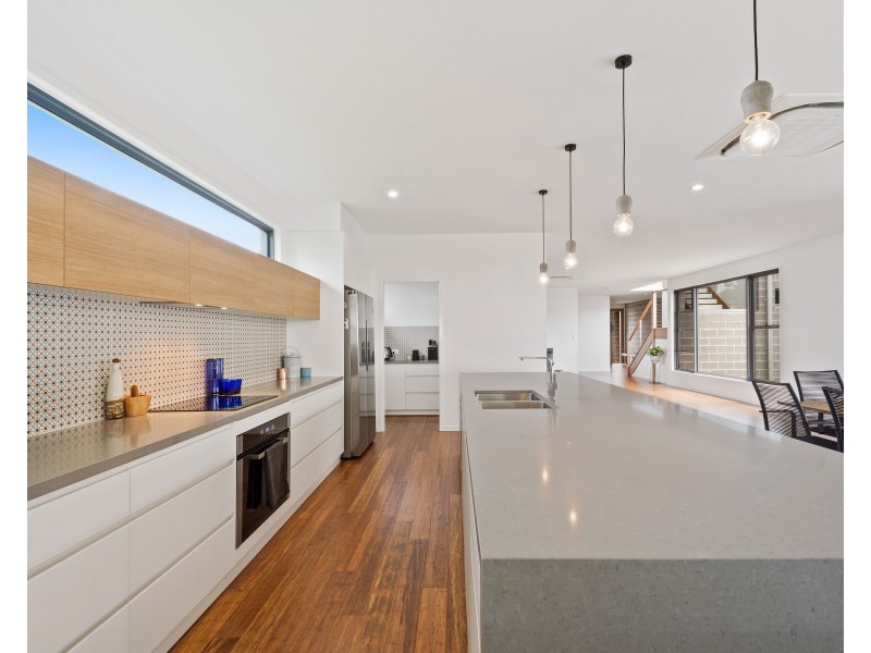 6 Oak Hill Place, Preston QLD 4352