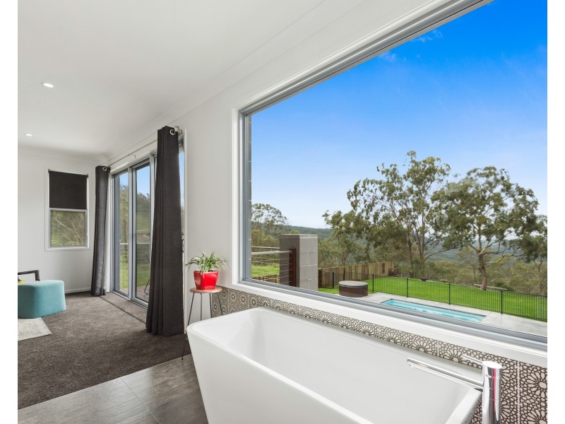 6 Oak Hill Place, Preston QLD 4352