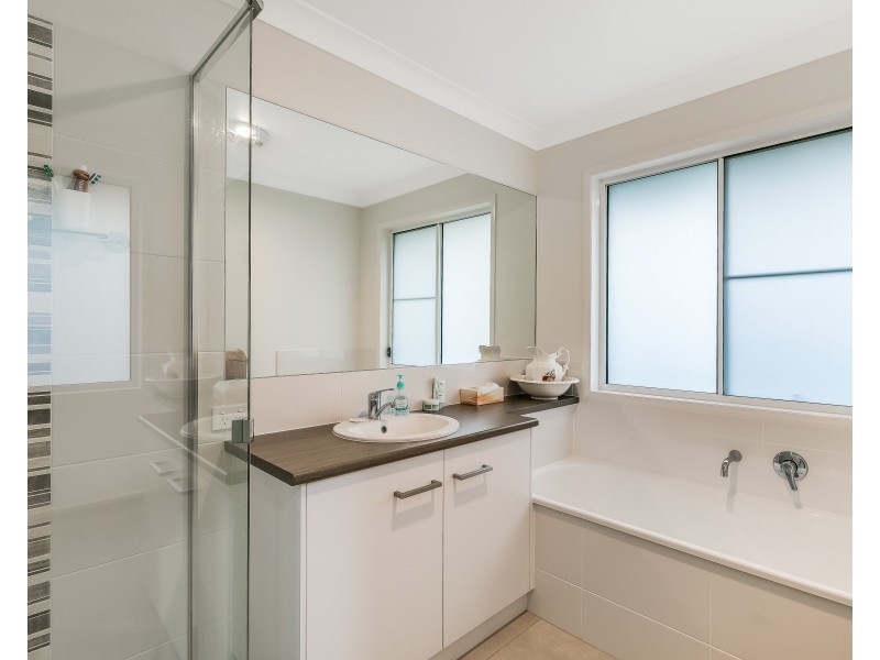 53 Entabeni Drive, Kearneys Spring QLD 4350