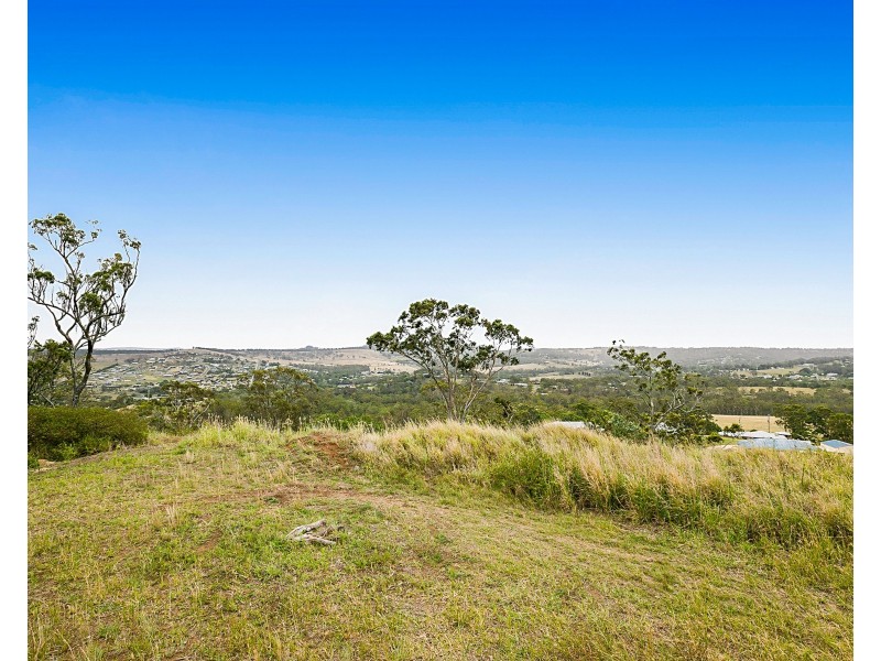 12 Panoramic Drive, Preston QLD 4352