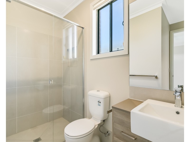 4/14 Yarrow Close, Middle Ridge QLD 4350
