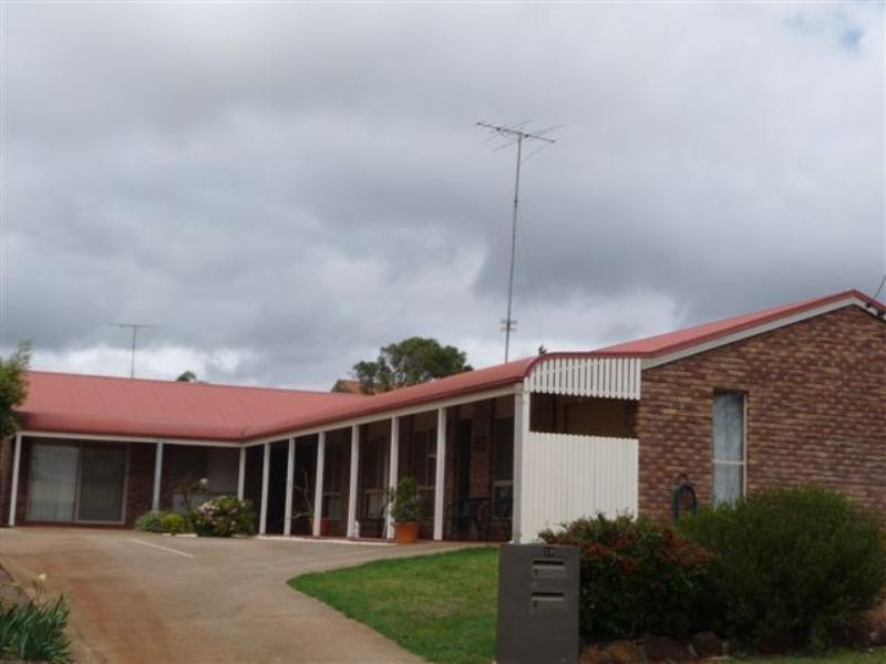 2/18 Stumm Street, Kearneys Spring QLD 4350