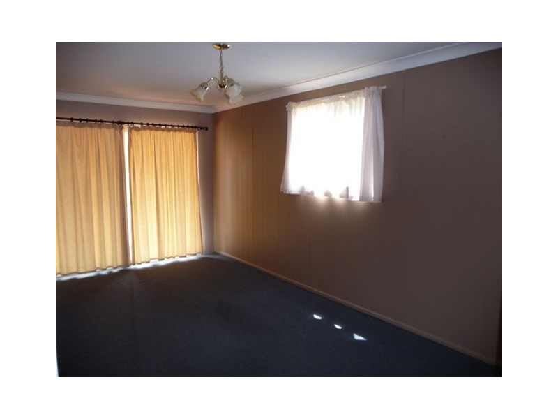 2/18 Stumm Street, Kearneys Spring QLD 4350