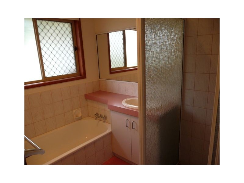 2/18 Stumm Street, Kearneys Spring QLD 4350