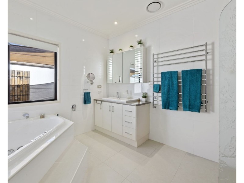 6 Horizon Court, Highfields QLD 4352