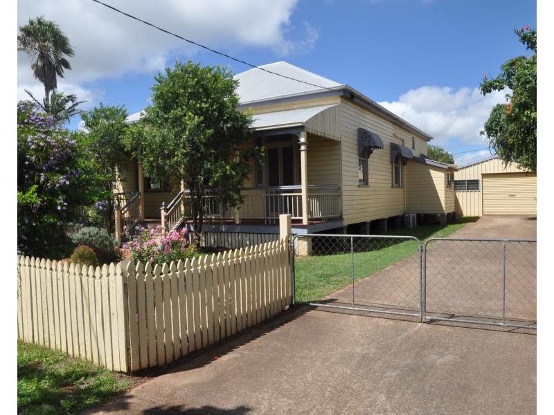 8 Albert Street, Newtown QLD 4350