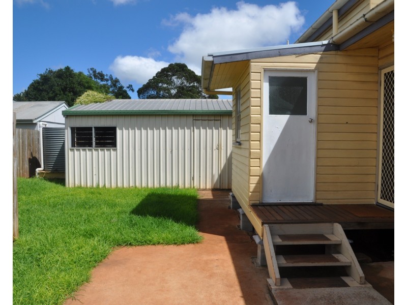 8 Albert Street, Newtown QLD 4350