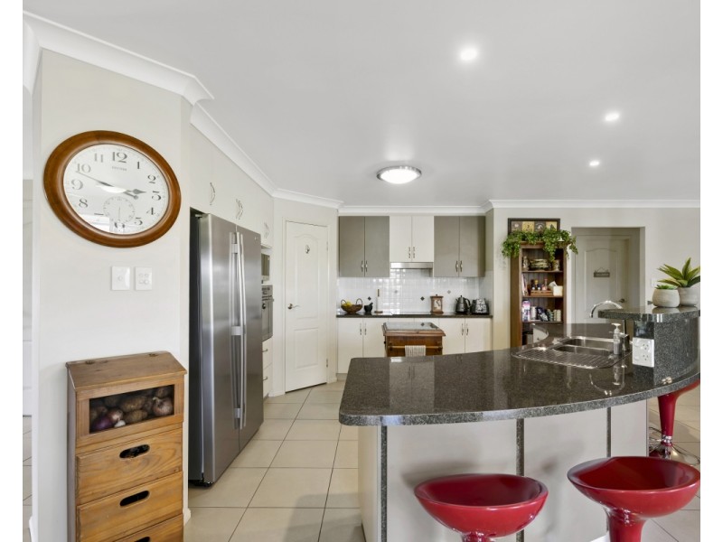 41 Phipps Drive, Meringandan West QLD 4352