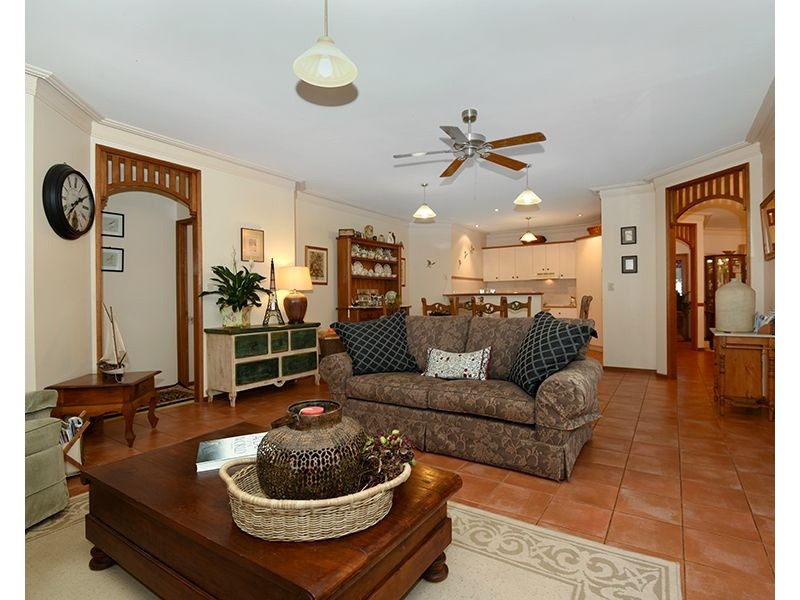 2 Emerald Court, Middle Ridge QLD 4350