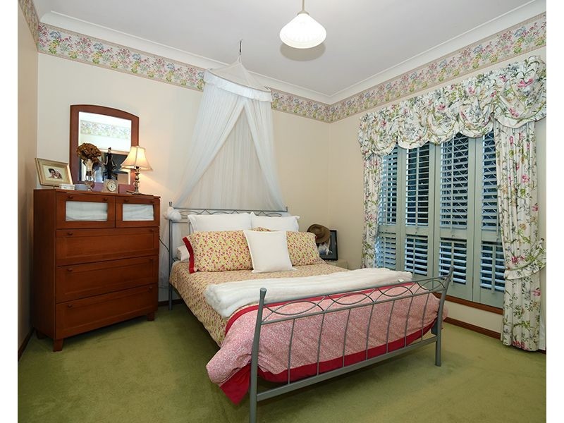 2 Emerald Court, Middle Ridge QLD 4350