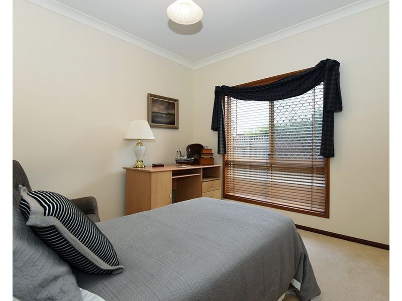 2 Emerald Court, Middle Ridge QLD 4350