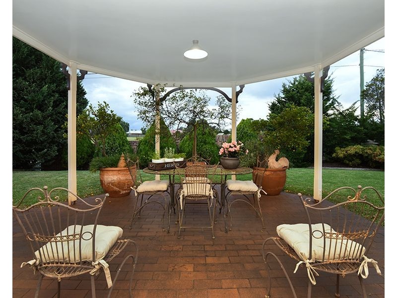 2 Emerald Court, Middle Ridge QLD 4350