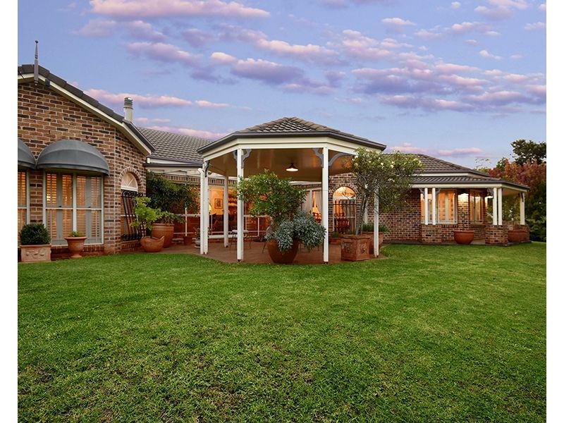2 Emerald Court, Middle Ridge QLD 4350