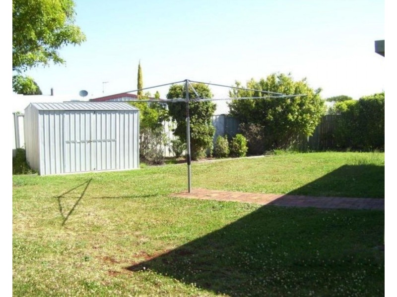 2 Satinwood Court, Glenvale QLD 4350