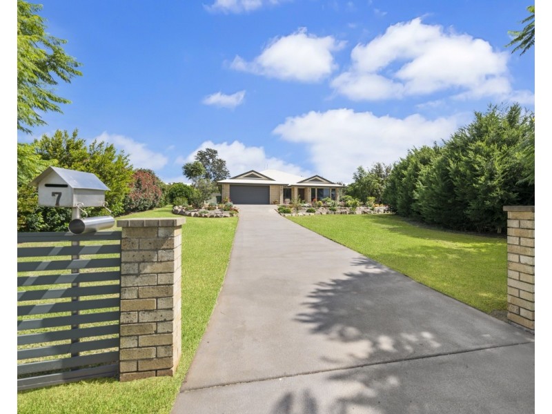 7 Bernard Court, Highfields QLD 4352