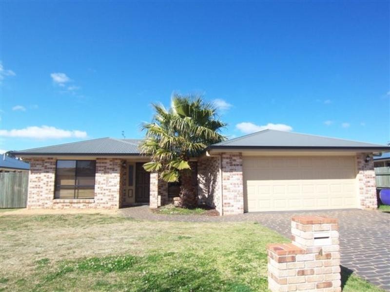 4 Chifley Court, Middle Ridge QLD 4350