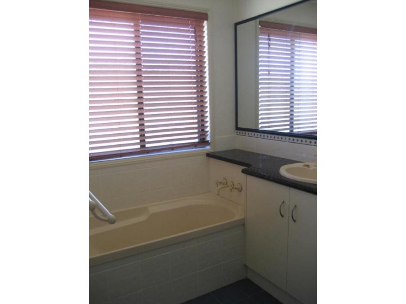 4 Chifley Court, Middle Ridge QLD 4350