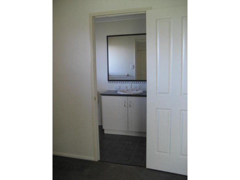4 Chifley Court, Middle Ridge QLD 4350