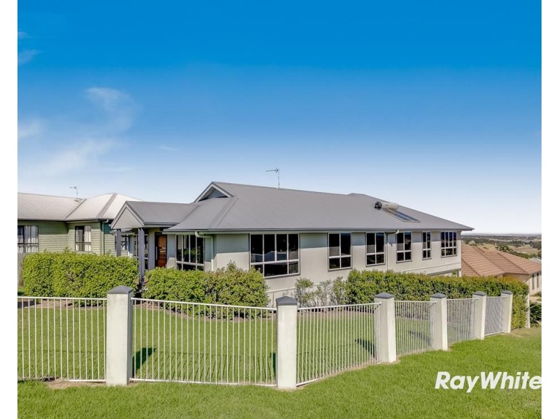 1 Dodson Crescent, Mount Kynoch QLD 4350