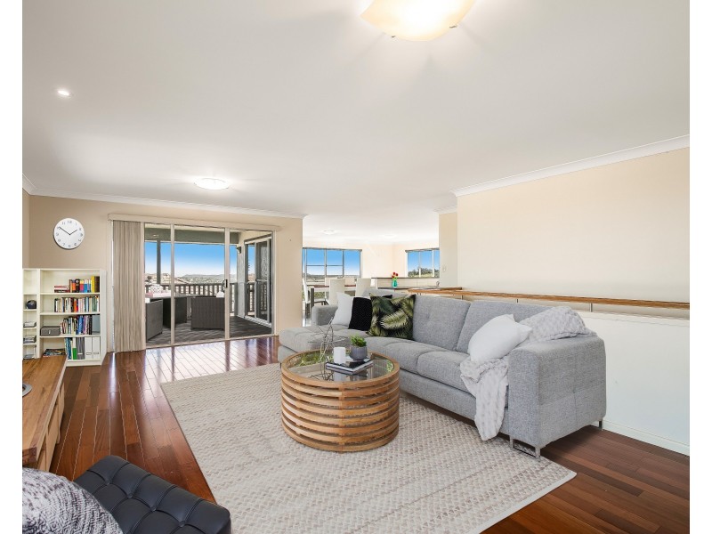 1 Dodson Crescent, Mount Kynoch QLD 4350