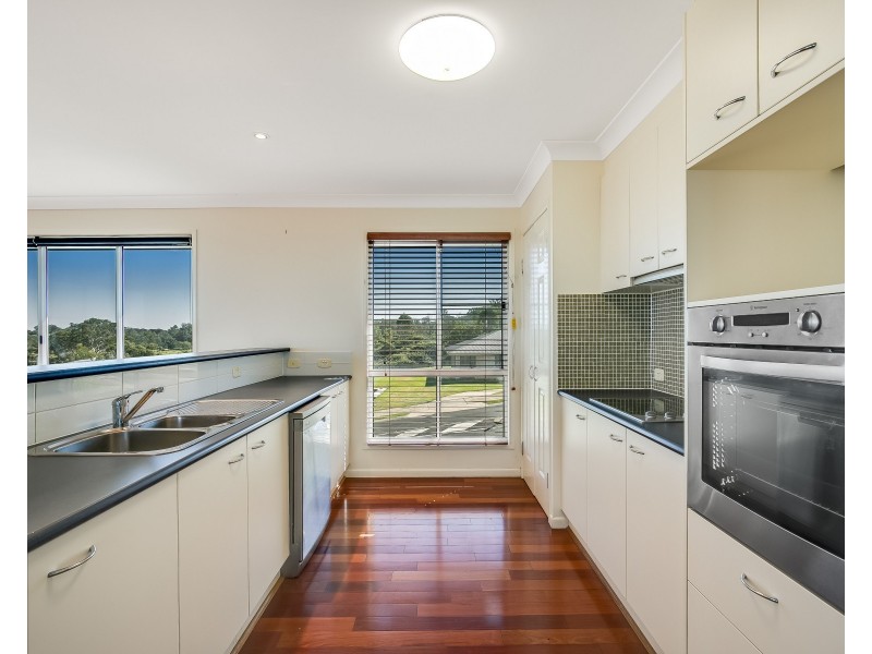 1 Dodson Crescent, Mount Kynoch QLD 4350
