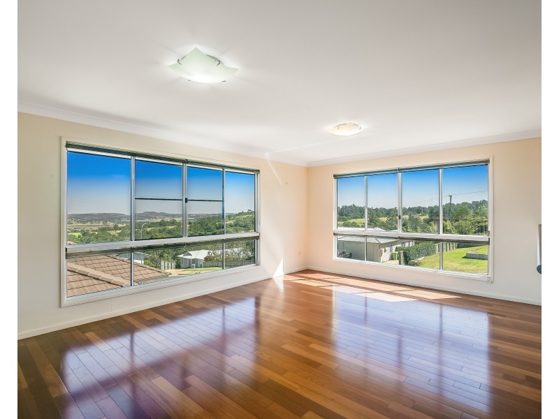 1 Dodson Crescent, Mount Kynoch QLD 4350