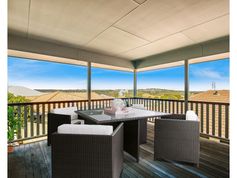 1 Dodson Crescent, Mount Kynoch QLD 4350