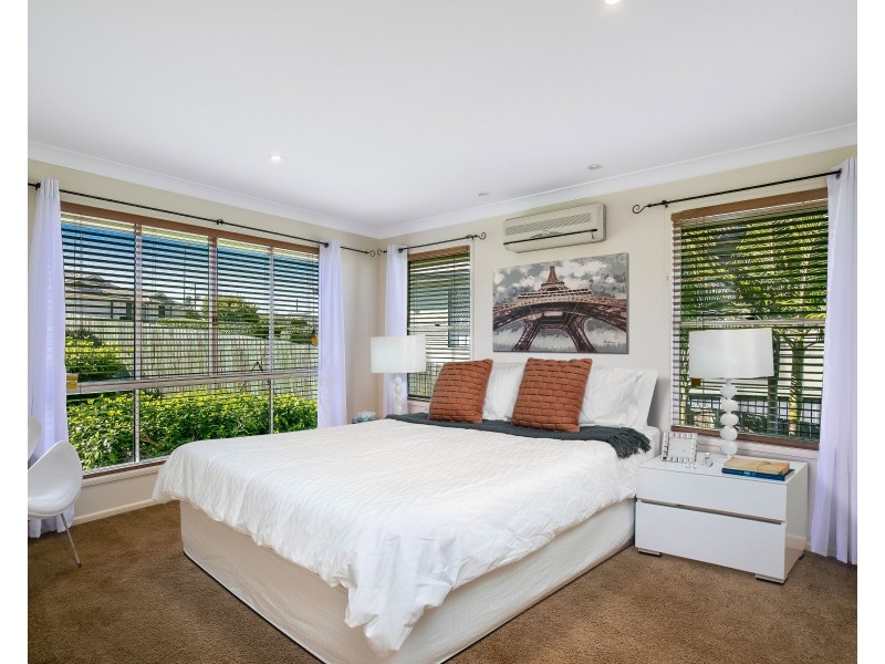 1 Dodson Crescent, Mount Kynoch QLD 4350