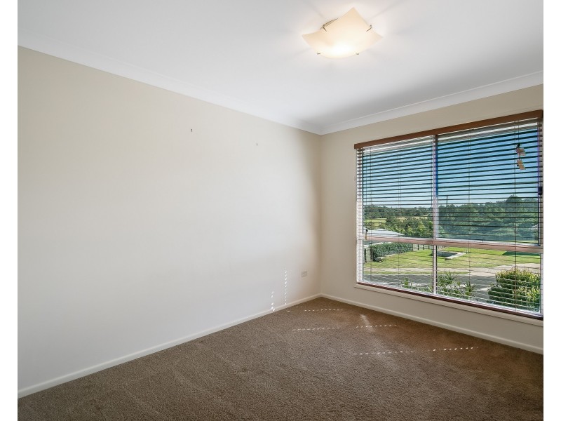 1 Dodson Crescent, Mount Kynoch QLD 4350