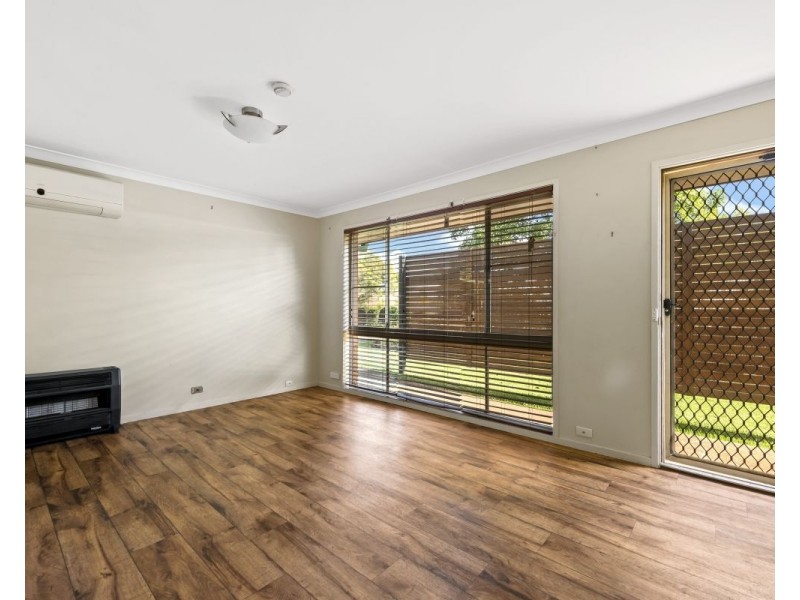 33 Hinkler Crescent, Wilsonton QLD 4350
